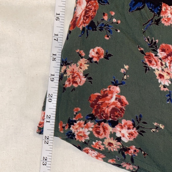 Nostalgia Floral Adjustable Blouse - Picture 14 of 16